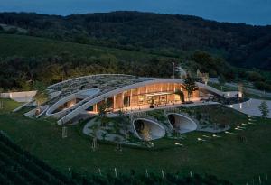 Винодельня Gurdau Winery: Слияние Современного Дизайна и Природной Красоты в Сердце Чешской Истории